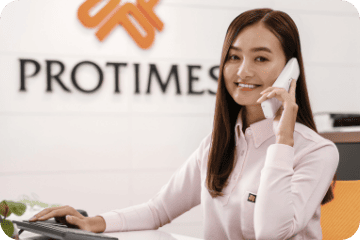 受付女性の写真